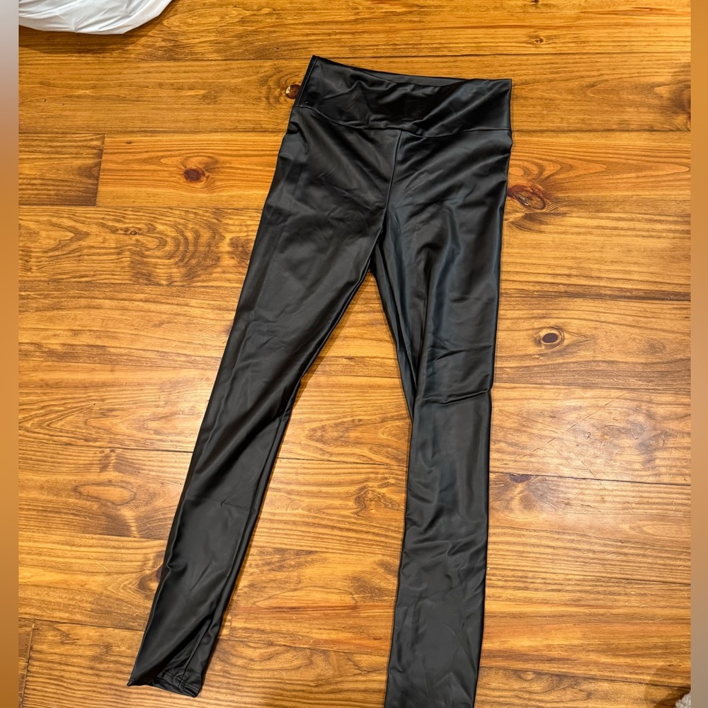 Black shiny faux leather leggings